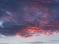 Glühende Wolkenschicht über dem Hochgern